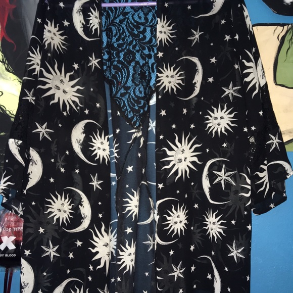 Hot Topic Accessories - Artsy Kimono
